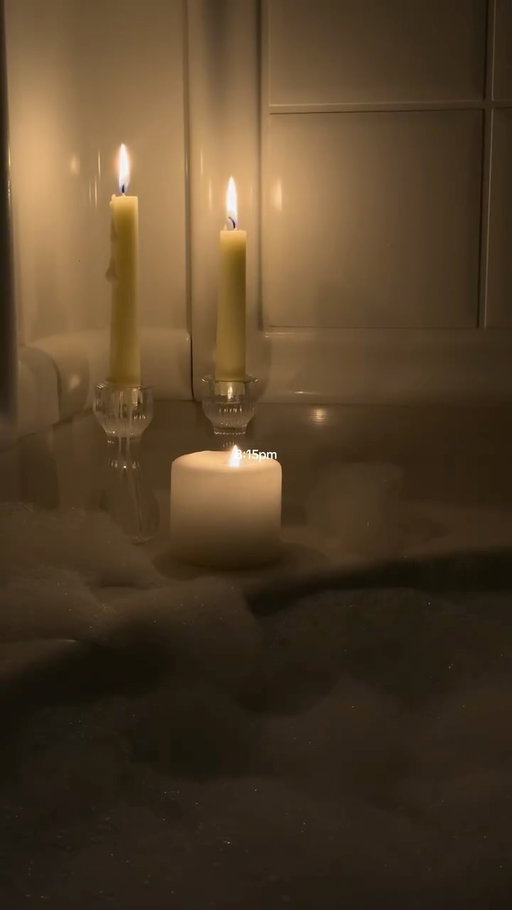 🫧🕯️☁️

#cozynight#nightin#girltherapy#selfcare#skincare