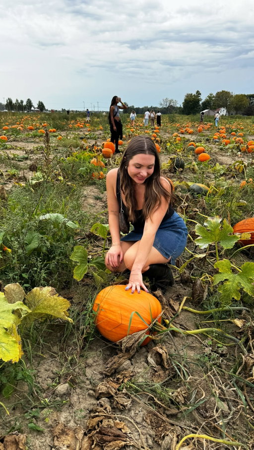 the perfect fall day 🍂 🎃 who is joining?? 

#fallactivities #cidermill #bermonths #autumn #fallvibes