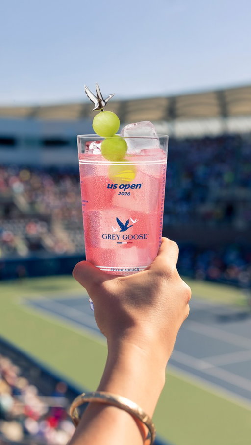 @greygoose Honey Deuce Season is officially back with the official cocktail of the US Open 🎾
 
Our team will be on the ground, in the stands and behind the scenes for the next two weeks, ensuring all of New York City enjoys the signature cocktail of the tournament, made possible by our favorite Knick @jhart 🏀