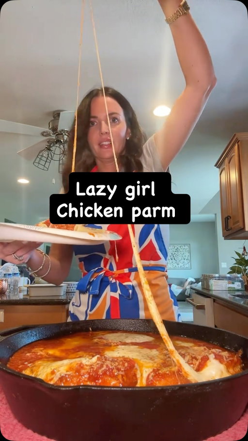 Make chicken parm the lazy way with me 

@bonodisiciliausa @carbonefinefood 

#easyrecipe #cookwithme #quickdinner #easyrecipeideas #eatwithme