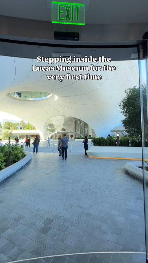 Did R2-D2 just greet us?? Stepping inside the Lucas Museum for the first time! 🥹Officially opens Sept. 22! Tap the link in our bio for everything you need to know before you go. 

#exhibitions #mysecretla