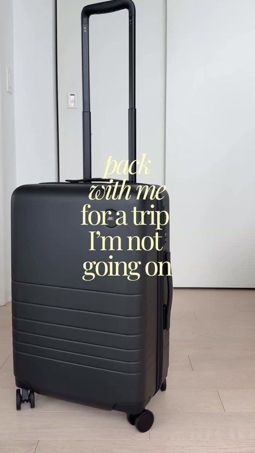 now accepting 10 day vacation invitations so this packing wasn’t for nothing 

i packed for an entire vacation but i’m not going anywhere 😭

as an overpacker, i was convinced there was absolutely no way this carry on would fit my entire life 

BUT somehow it did lool and the packing cubes fit every additional piece of clothing i know i won’t need but packed anyway ofc (bc we might need that)

@monostravel you outdid yourselves with this one. now i just need an actual vacation to take this on hehe 

#packingtips #packing #monostravel #packwithme #travel