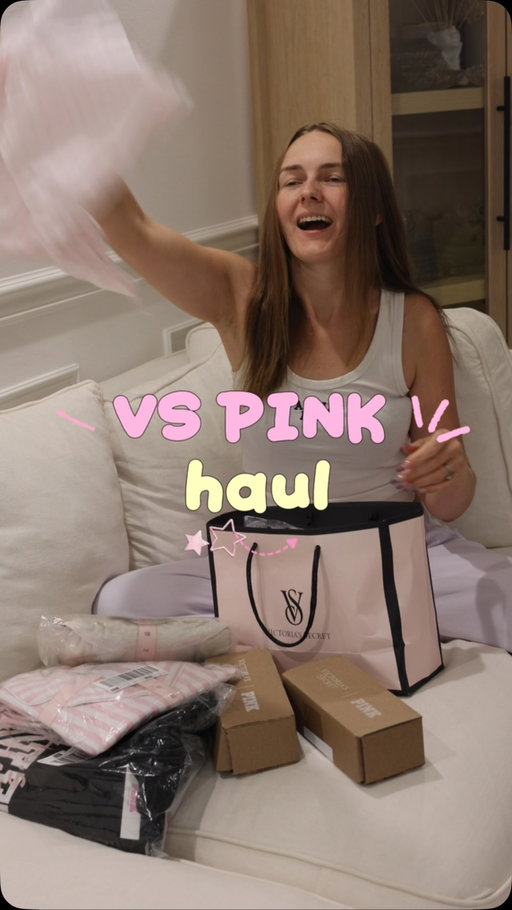 Who doesn’t like shopping?🛍️ 
My @victoriassecret @vspink mini haul 🎀💕 #vspartner

PR haul