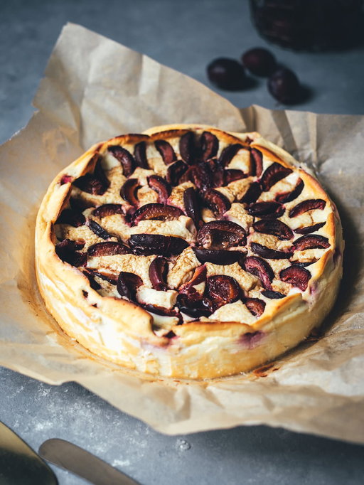 Zwetschgen-Käsekuchen ohne Boden ☺️

Einfacher Käsekuchen aus Quark, Schmand, Sahne und Ei angerührt, getoppt mit frischen Zwetschgen und ganz ohne Boden. Blitzschnell zubereitet und nach dem Abkühlen richtig lecker, saftig und eine tolle Alternative zu klassischem Käsekuchen 👌🏻

👉🏻 Lust auf mein Rezept? Kommentiert jetzt mit dem Wort
REZEPT
und es landet direkt in eurem Postfach! 🙋🏼‍♀️

Und guckt auch heute wieder bei @skueche @feiertaeglich und @diejungskochenundbacken für weitere leckere Pflaumen-Rezepte vorbei ❤️