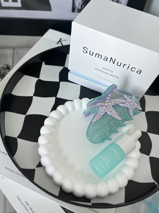 my skin after weeks of late nights: red, sensitive, not happy. the @sumanurica GHK-CU repairing serum has been the reset my skin needed - less redness, stronger barrier and actually glowing again. the fact that it activates fresh every time you use it is everything 🖤
