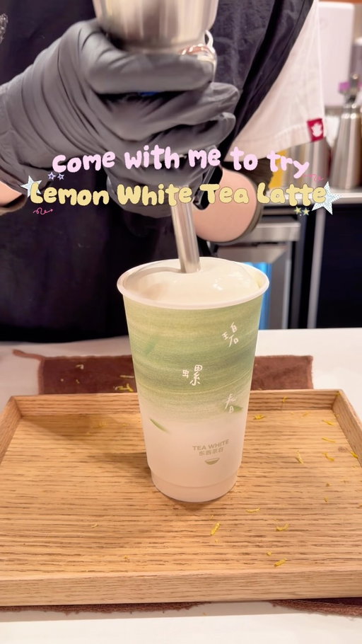I tried Tea White’s newest addition to their lemon tea latte series: Lemon White Tea Latte with Cheese Topping 🍋🧀

A refreshing combination of fresh lemon, savoury cheese topping and aged Moonlight White Tea, creating a creamy, citrusy and mellow flavour 🤍

Thanks @vivifeanmedia and @toptea.au for the invite!

#teawhite #melbournefoodie #melbournefood #melbourneeats #melbfoodie