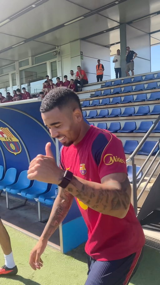 Gabriel Jesus’s first training session 🔵🔴

El primer entrenament de Gabriel Jesus! 💪
El primer entreno de Gabriel Jesus 🙌