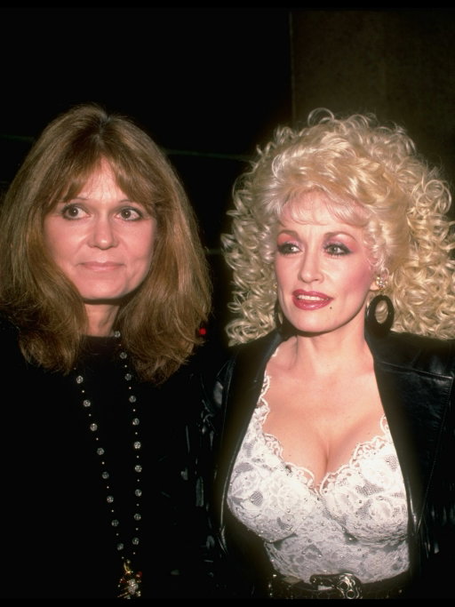 Two angels 🕊️ Just one week after Dolly Parton’s death, the world learned that Gloria Steinem died at 92. This photo is from 1987 when Dolly Parton was named one of Ms. magazine’s Women of the Year and Gloria Steinem penned a moving tribute to Dolly, recognizing her work as a feminist icon. 

Photo: Getty Images