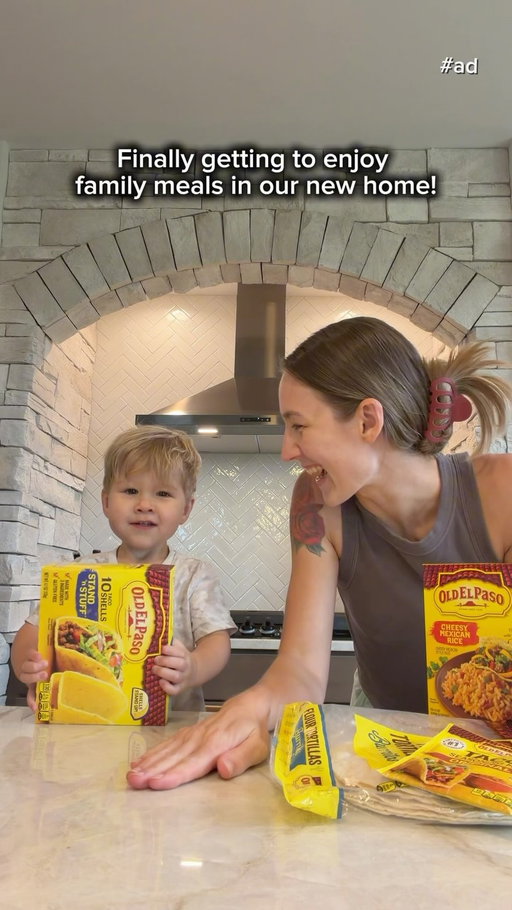 #ad We knew this kitchen wouldn’t stay clean for long! 😆 So glad we are finally enjoying family dinners in our new home. Whipping up something quick, delicious, and so easy a toddler could make it! CHICKEN TACOS 🙌🏼 @oldelpaso #oldelpaso #family #cooking #toddlermom
