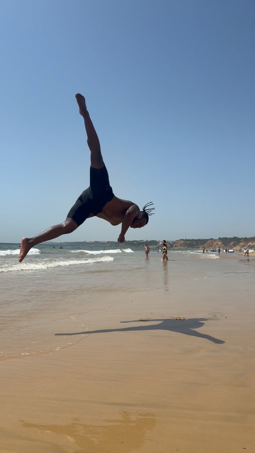 Morning Tricking session by the sea in Portugal. 🌊🇵🇹
Different scenery, same passion. ☀️🔥

#Tricking #Portugal #Algarve #BeachTraining #morningsession