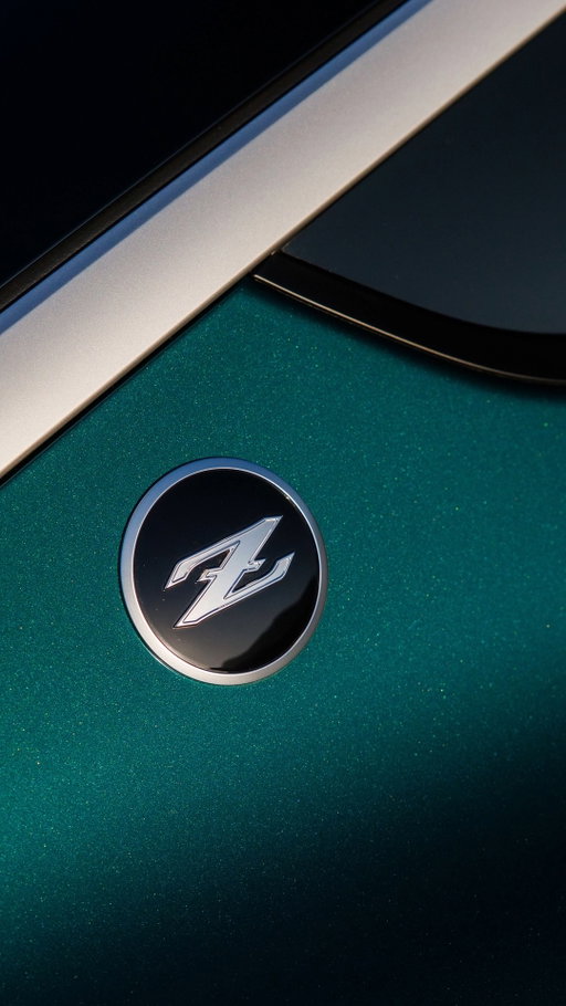 400 horsepower. Twin-turbo V6. Shinkai Green Pearl Metallic. Tan interior. A modern take on an iconic formula.​
*International Model Shown​
#NissanZ #ShinkaiGreen ​

400 chevaux. V6 biturbo. Vert nacré Shinkai métallisé. Intérieur couleur fauve. Une interprétation moderne d’une icône.​
#NissanZ #VertShinkai 
* Modèle international illustré​