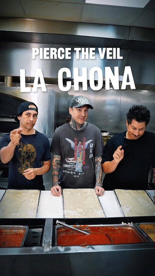SAN DIEGO, THIS ONE’S FOR YOU!! 🌶️🍕🔥

Pierce The Veil is coming home and they brought the heat with them!! 

Meet “LA CHONA” - Spicy vodka sauce • Pepperoni •
Chorizo • Fresh Mozzarella • Jalapeños • Chili Oil• Zab’s Hot Honey.   Made with the band. Built for San Diego. Available Sept 3–13 at Pacific Beach + Gaslamp ONLY.

And yeah… there are tickets to the sold-out Petco Park show on the line. 👀

GET THE PIE. GET IN THE SHOW