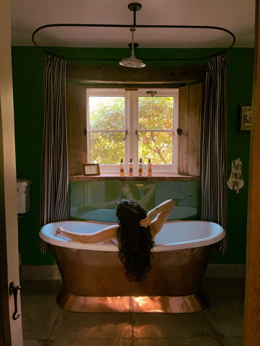 Welcoming in the burr season with a cosy staycation in Norfolk 🍂🍁 Keeping cosy as the seasons change, not put off by the rainy weather. Snuggled up cosy after dinner to watch the new season of Ludwig and started the next day with a full English breakfast @thebrisleybell pr stay 

Curly hair is back, got Paul embracing his curls too 😍

_
Norfolk staycation, the Brisley bell, things to do in Norwich, Norfolk pub, food in Norfolk
