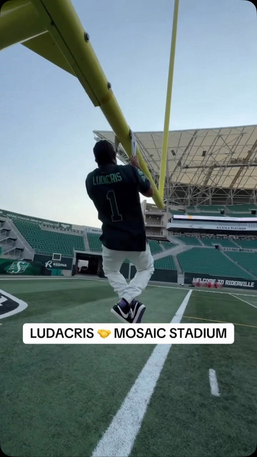 Ludacris was at Mosaic Stadium in Saskatchewan getting in reps 🤣🇨🇦

(via @ludacris)