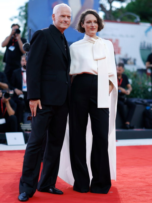 Phoebe Waller-Bridge, in @celine, makes a rare red carpet appearance alongside partner Martin McDonagh at the 2026 Venice Film Festival for the premiere of his new movie “Wild Horse Nine.”
#PhoebeWallerBridge
#MartinMcDonagh
#WildHorseNine
#VeniceFilmFestival
Photos: Getty