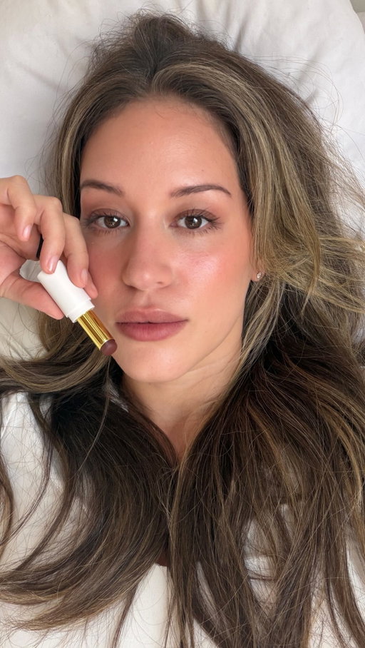 Take advantage of the work I put on the list. Comment LIPS to get the list via private message. Codes, shades, so much more! 
.
Didn’t get the link? Make sure you are following me and send me this video via dm 🍫
.
#frenchlips #frenchmakeup #frenchmakeupartist #frenchbrand #effortlessstyle