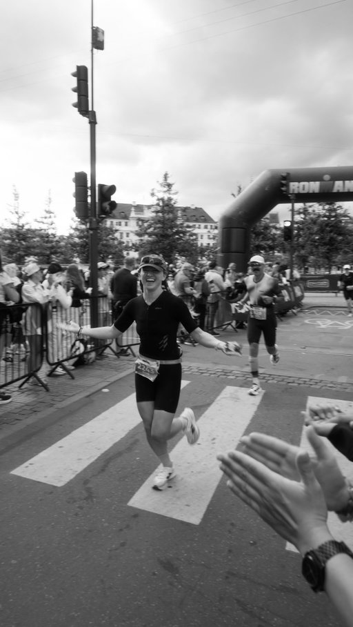 forever thanking my brother for telling me to try a marathon. holy shoot this is surreal and i can’t believe what we are CAPABLE OF ! YOURE SO MUCH STRONGER THAN U THINK !! @ironmantri @ironmandenmark

VIDEO BY @horizonproject__