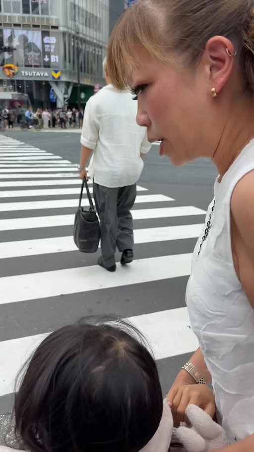 Trying to get a good shot at the iconic Shibuya crossing but really didn’t know what we were doing 😭😅

Who else is part of the non-selfie generation lol

#shibuyacrossing #japantravel #nonselfie #lifewithkids #momlife