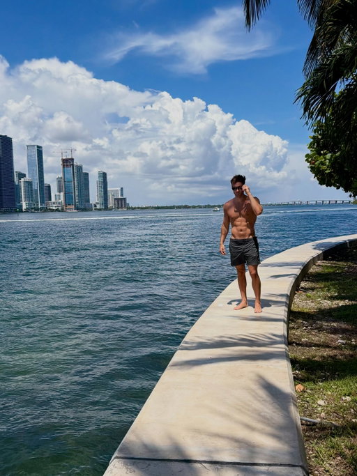 305. @atlashydration up. Life is good.