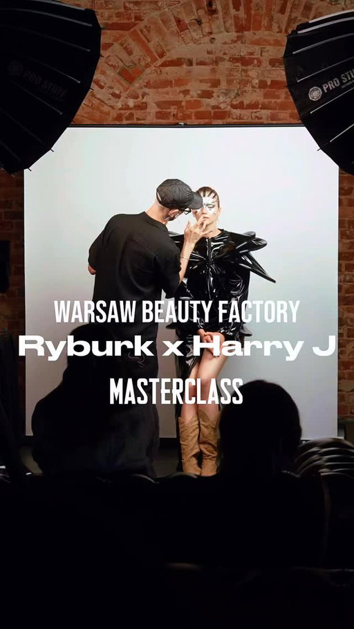 To był dzień pełen emocji, inspiracji, piękna, dynamiki i ogromnej dawki wiedzy.

30 września. Dwa pokazy i praktyki na jednym Masterclass ✨

@ryburk x @harryjmakeup 

Pokazy były nie tylko spektakularne, ale przede wszystkim niezwykle kształcące. To był ten rodzaj doświadczenia, po którym wychodzi się z głową pełną pomysłów i jeszcze większą ochotą do tworzenia. 🤍

A wszystko to w przepięknej przestrzeni @hedonista_beauty, przy niesamowitym świetle @prostuff_photo,  kosmetykami, które można było na miejscu testować, oraz przepięknymi gift bagami przygotowanymi przez naszych sponsorów @hedonista_beauty @evelinecosmetics_international @claresamakeup @clavier_official @inglotpolska @wizazpl @pierrerene_professional @heancosmetics @portellpl 

I oczywiście — ludzie, którzy sprawili, że każdy moment został z nami na dłużej @do.zobaczenia @pszemeq_fotograf @m_b0rkowski @jimmychook 

Ogromne podziękowania dla absolutnie każdego, kto był częścią tego dnia. Dla artystów, sponsorów, fotografów, operatora, zespołu, wszystkich, którzy przygotowali tę przestrzeń i atmosferę, oraz przede wszystkim dla Was — za obecność, energię i wspólne przeżywanie tego wszystkiego.

To nie był po prostu kolejny event.
To były emocje, sztuka, edukacja, estetyka i ludzie z pasją w jednym miejscu.

Dziękujemy, że byliście z nami.
Do zobaczenia na kolejnych masterclassach. ✨
@karbowiak_mua & @harryjmakeup