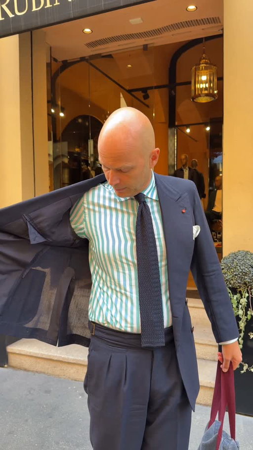 “It’s too hot to wear a suit!”

I hear this all the time in summer…

But gentlemen, it’s not the suit that makes you hot — it’s what the suit is made of.

Today I’m wearing an English hopsack suit: an open weave that allows the air to circulate while keeping the structure and elegance of a proper suit.

A cotton voile shirt underneath — feather-light, breathable and wonderfully soft against the skin.

And then, of course, my filo di Scozia socks, strictly pulled up to the calf.

Because even when it’s 35 degrees, there are some rules we simply don’t break. 😉

So yes, it’s hot.

But being hot and dressing badly are two completely different things.

@rubinacci_official The Art of Tailoring 🪡 

#LucaRubinacci #Rubinacci #NeapolitanTailoring #Sprezzatura