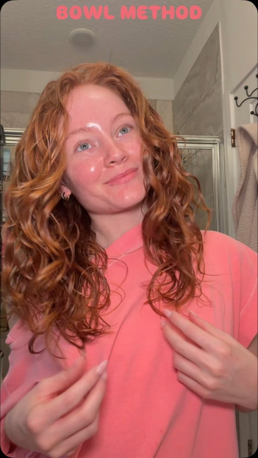 HOW DOES IT LOOK? 😭 trying the bowl method for the first time on my wavy/curly hair 🙂‍↕️ #curlyhair #curlyhairtutorial #curlyhairroutine #wavyhair #hairtutorial 

comment BOWL for product links! 🫧