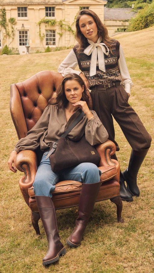 Bringing together Holland Cooper’s signature tailoring and Kate’s distinctive perspective, this collection was created with modern versatility at its heart.

Inspired by a shared love of both city and country, each piece balances timeless British heritage with contemporary dressing.

Shop the collection now via the link in bio.
#HollandCooper
