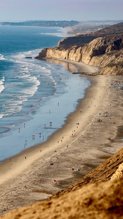 A must-visit spot in San Diego! 🌊🪂 Torrey Pines Gliderport is absolutely incredible during golden hour, with stunning coastal views and a beach tucked right below the cliffs. 

#torreypines #torreypinesgliderport #sandiego #sandiegoca #california