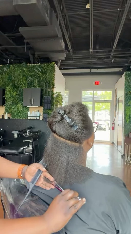 Whew, the before 😅😅
It has taken a lot of intentionality, but excited to be on the journey of learning my hair and making sure it’s healthy! 

What are some things you do to keep your hair healthy? 

Comment “GROWTH” for links 🔗 

https://liketk.it/6mC8F

I go to @healthyhairloungesalon for trims and treatments 🧖🏽‍♀️💆🏽‍♀️➿

I do all of my natural hair styles myself. Follow for more ❤️

Ft. @innersenseorganicbeauty @fhiheat @megafood @cecred @naturesbounty 

#4chairstyles #naturalhairjourneycontinues #4chairgrowth #4chaircare