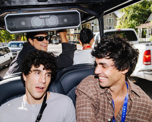 Peak cinema. LA BOLA NEGRA directors Javier Calvo and Javier Ambrossi with actor Carlos González at Telluride Film Festival.

📸: Gabriel Perez Silva
