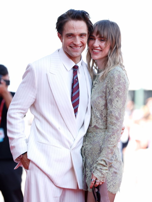 Mom and dad!! 

Robert Pattinson and @sukiwaterhouse have hit the carpet for Robert’s latest film, ‘Primetime,’ at the the Venice Film Festival. 

Photos: Getty Images