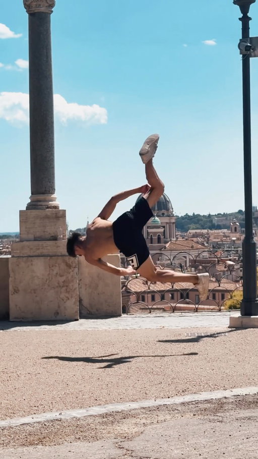 Swing chain in the Eternal City 🏛️⚡️

Vlog 4 of our Italy Touchdown series is live now! Link in bio 🤘