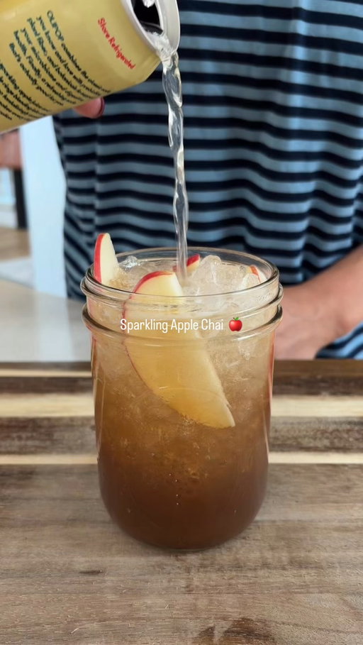 the easiest 2 ingredient Sparkling Apple Chai, with extra ice because it’s 100 degrees in DTX still 😵‍💫

Sparkling Apple Chai Recipe
-equal parts @tazo Classic Chai & @drinkolipop Crisp Apple or cut the chai with water for less spice 🍎
- lots of ice

Perfect for fall and super refreshing 😌🫶🏼

#coffeerecipes #chai #fallrecipes