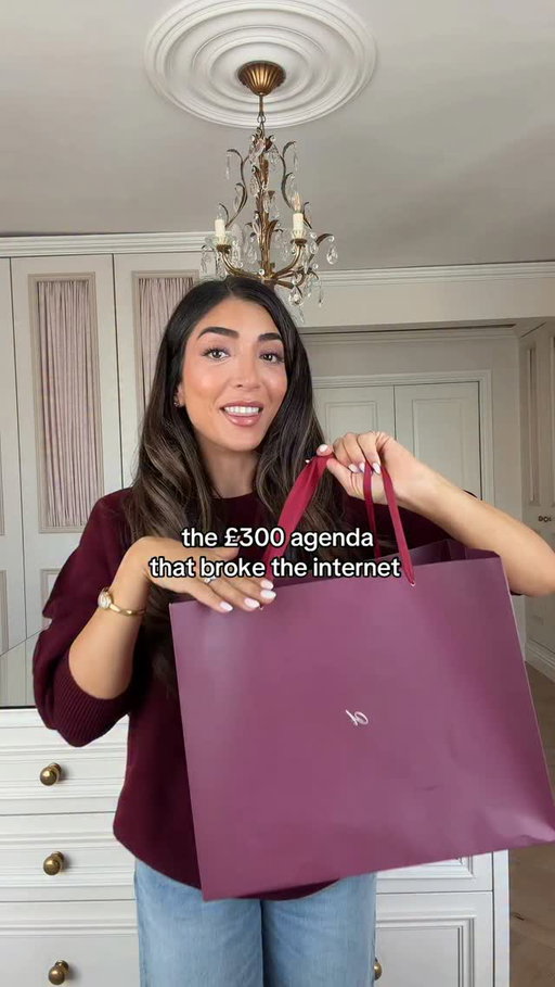 the £300 agenda that’s the birkin of organisation I am OBSESSED @agende @isobellorna_ you slayed 🤏💟💁‍♀️👀#agende #isobellorna #agenda #planner #organisation