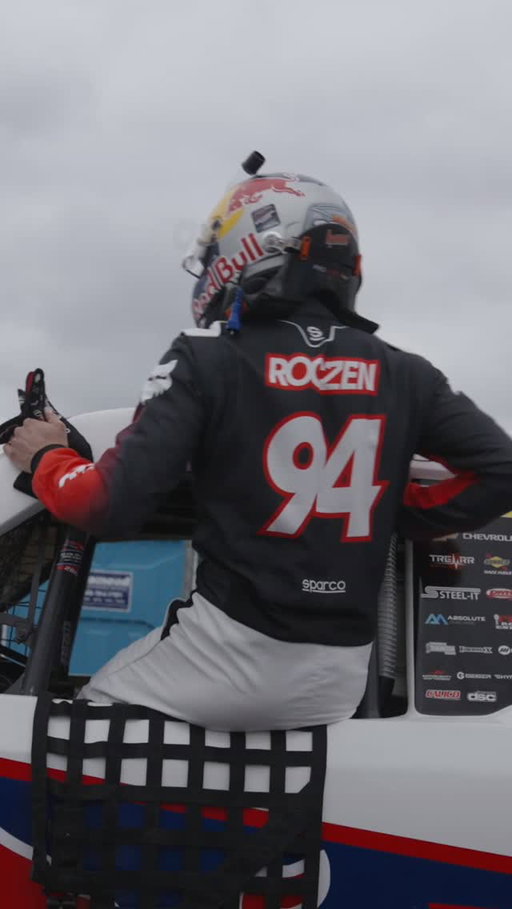 @kenroczen94 talks dirt bikes and short course off-road racing 🤝 

The 2026 AMA Supercross Champion is in the house 
@crandonoffroad