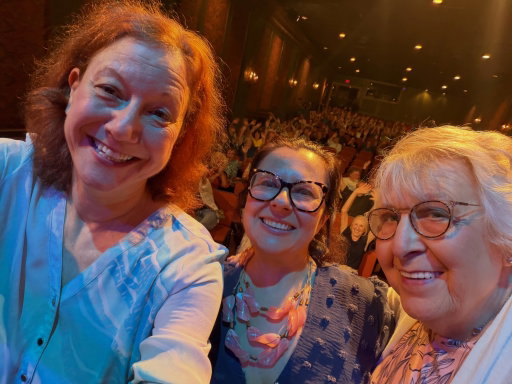 What a great show to kick off the fall season! #funnynevergetsold® #womenofacertainage®