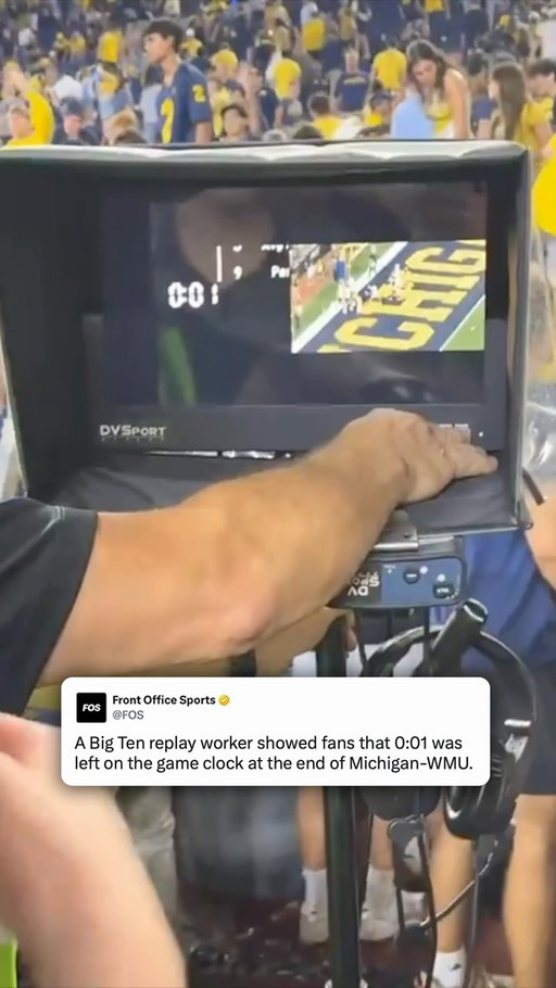 A Big Ten replay worker showed fans that there was 0:01 left on the game clock at the end of the Michigan-Western Michigan game 😮

🎥 chickiehamdog/X