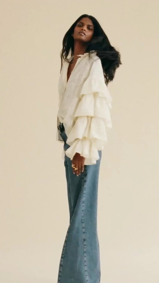 Dimanche à pois et en trench ❤️

Les détails. Le trench. Les blouses. Les foulards. La féminité. Le denim. La maille. Le cuir. Les essentiels, les détails et tout ce qui nous relie.
Depuis 20 ans, mille facettes, mille nuances, autant de femmes et de libertés d’interpréter, de mélanger et de s’approprier les collections Sézane.
Merci à vous ♥️
-
Our autumn wardrobe continues to take shape on Sezane.com and the App.

#sezane #sezanlovers