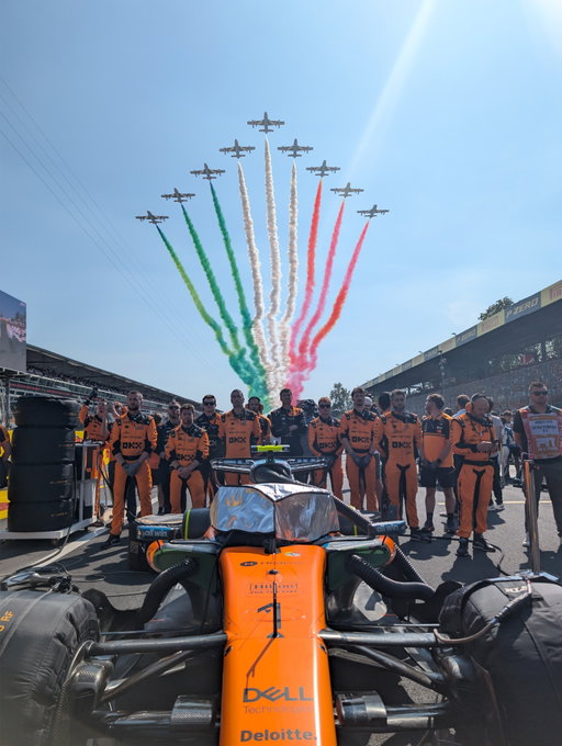 Lining up for the Italian Grand Prix 💚🤍❤️

#McLarenF1 #OKXxMcLarenF1