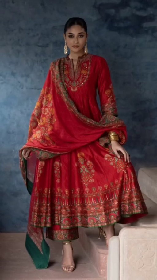 Dialling in the looks for every festive plan
Choose BIBA to never blend in!

#BIBA #TooBIBAToBlendIn
