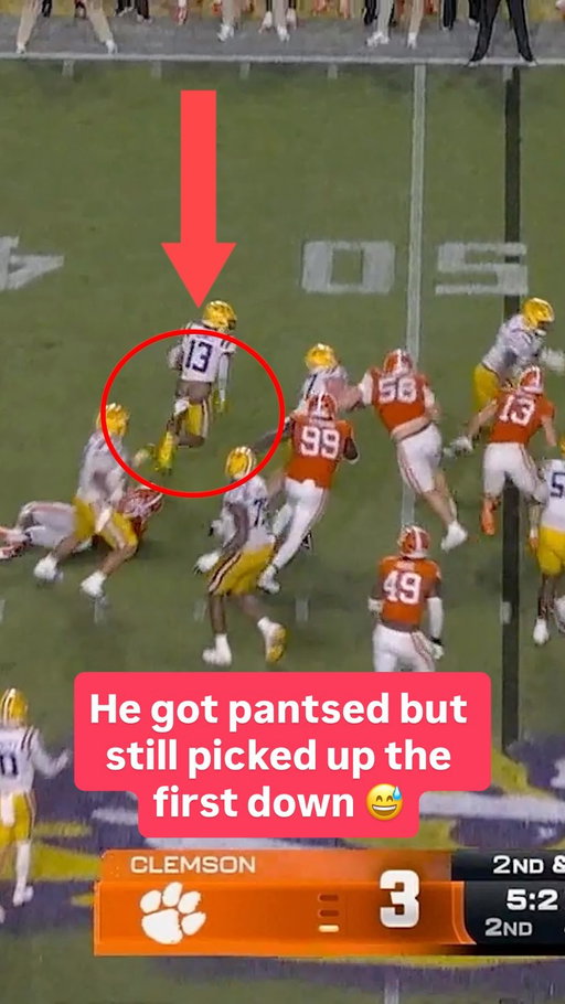 He pulled those pants up real quick 💀

#cfb #collegefootball #football #lsu