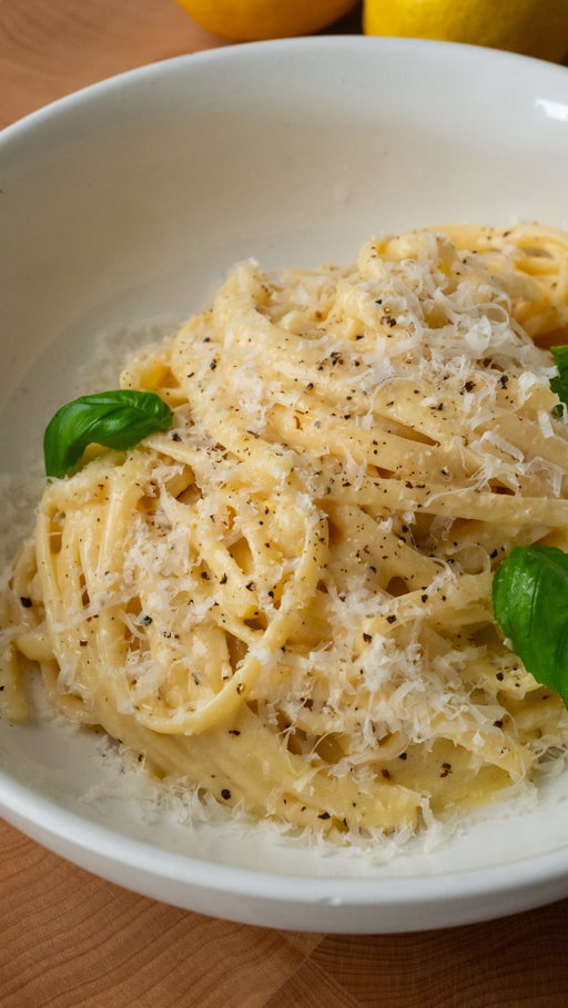 No heavy cream, and probably one of the easiest pasta sauces you can make.

This Lemon Butter Linguine gets super glossy and creamy just from pasta water, butter and Parmigiano, with lots of lemon, garlic and basil.

It’s honestly hard to believe how delicious this is for the amount of time it takes to make.
Serve it as-is or with your favorite protein. 

#lemonpasta #pastarecipe #linguine #easypasta #yarindanieli 

Easy recipe
Quick recipe
Lemon butter linguine
Lemon pasta
Creamy pasta without cream
Easy pasta recipe