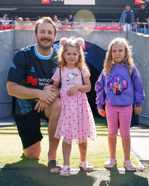 Taking in the beautiful game. Great to have the Ullmark family with us today!

#BornToFly