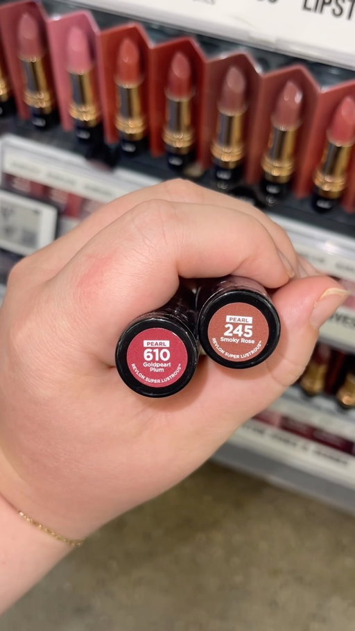A 90s lip in the fall??!! 😮‍💨🍂 

#beauty #affordable #affordablemakeup #90s #walmartfinds

@revlon @morphebrushes @colourpopcosmetics @walmart