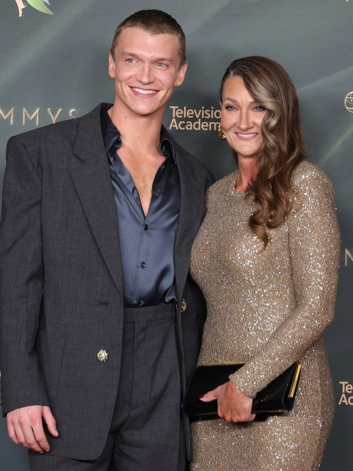 It’s a mother-son date night for the Storries. @connorstorrieofficial brought his mom as his plus one to the Creative Arts Emmy Awards tonight in L.A.
photos: Getty images