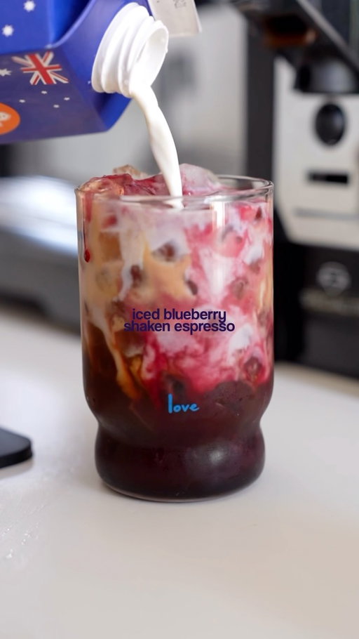 i’m not the biggest fan of fruity syrups in my coffee, but this blueberry one is just 😭🤌🏻

kindly refer to the blueberry syrup recipe in my previous video 🫶🏻

— Double shot espresso
— 10ml brown sugar sauce
— Ice and shake it! 

— Pour shaken espresso
— Add ice & 10-15ml blueberry syrup
— 150ml milk of choice

#icedlatte #icedcoffee #coffee #reels #coffeeathome