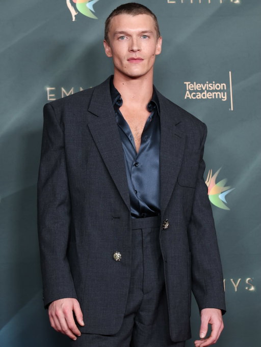 There’s something about @connorstorrieofficial buzz cut that’s just… 🤤 

The #HeatedRivalry star attended the 78th annual Creative Arts Emmys last night in Los Angeles for his first-ever Emmy nod in the Outstanding Guest Actor in a Comedy Series category for his appearance on Saturday Night Live back in February.

Photos: Getty Images