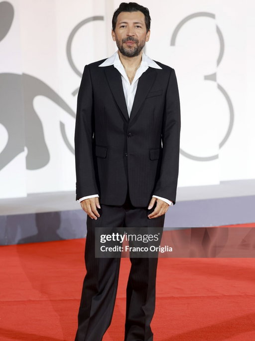 Venezia è bella e ci vivrei.

Felice di aver ritirato il Filming Italy Award come Miglior Attore Protagonista per un film commedia. (Cena di classe)

Grazie @tizianarocca @filming_italy per questo premio e per questi giorni veneziani.
Le mitiche @f_d_x 
@pamela.maffioli
 @_giadagiordano 

Per il look del red carpet grazie di cuore alla famiglia @baseblu 
Al mitico @stefano_78m e ad @alessio.ara che mi salva sempre.
❤️❤️❤️