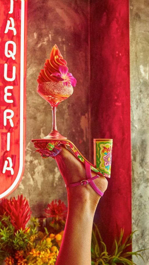 PSA: soft serve margaritas have landed at @yellowdoortaco 🍋‍🟩✨

#MealsonHeels @tuckerfriend