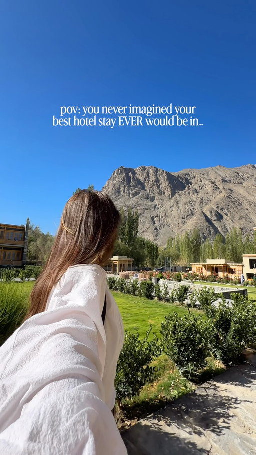 how will anything ever top this?! 🤯

the most gorgeous room, mountains views all around it, delicious food, and a piece and quiet you won’t easily find anywhere else. this is @rivageresort in Shigar, Northern Pakistan 🇵🇰 

#pakistan #shigar #northernpakistan #mountainview